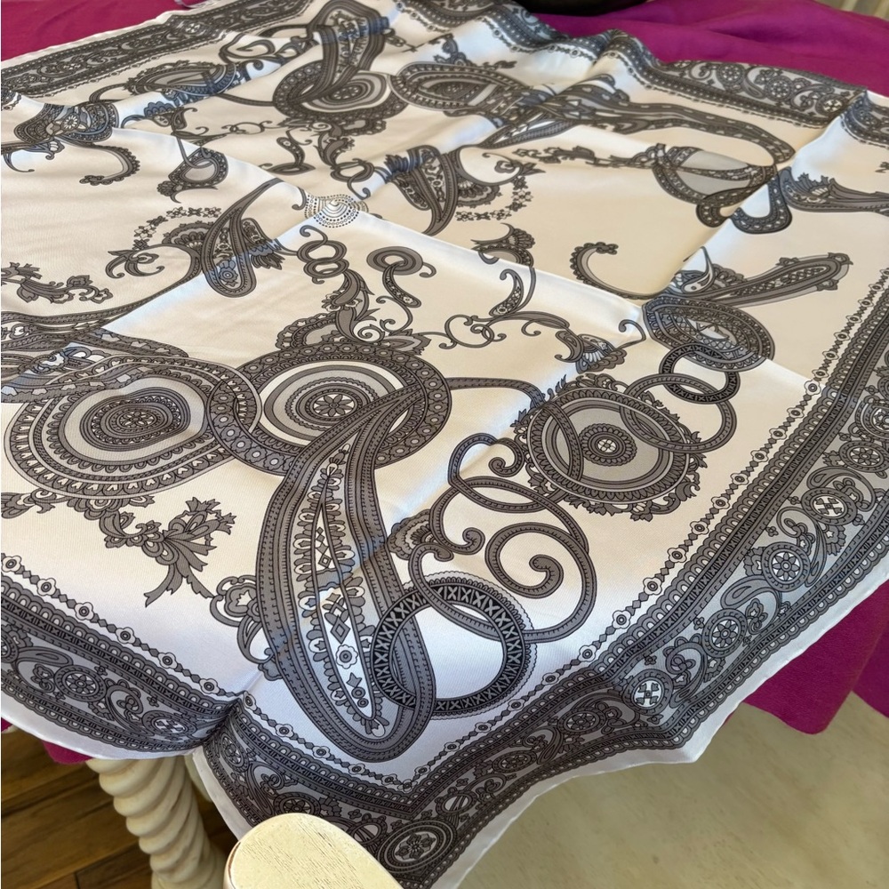 Doncaster 100% Silk Scarf New With Tag - Picture 5 of 8